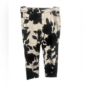 Chico's Black and White Slim Girlfriend Ankle Jeans Stretchy.